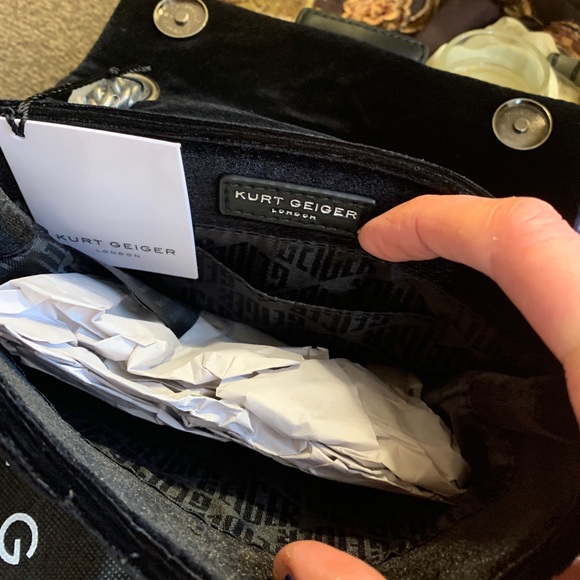 Authentic KURT GEIGER LONDON Velvet magnetic closure convertible Crosby/Shoulder - Picture 3 of 16